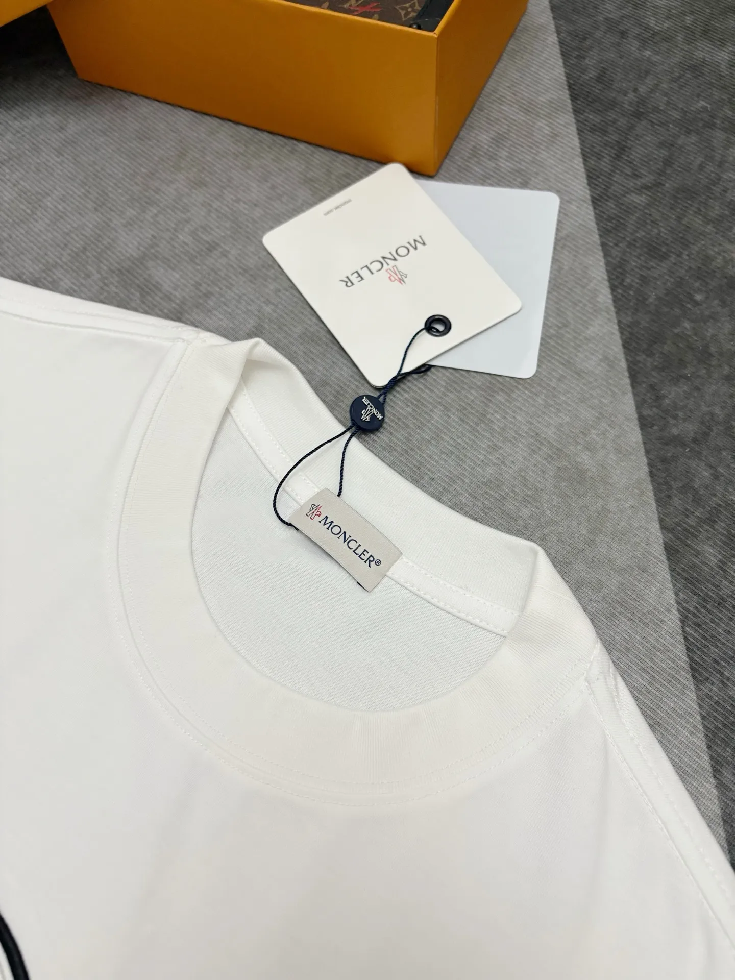 P135💰 MONCLER T 【 Moncler ， 】 New Arrival ， Premium Versatile ， Same Style MONCLER ， T ， ， ， ！ ， ， ， ， ， ， ， ！！ 300 ， ， 。 ， 。 ， ， ！！ Sizes：S、M、L、XL、XXL